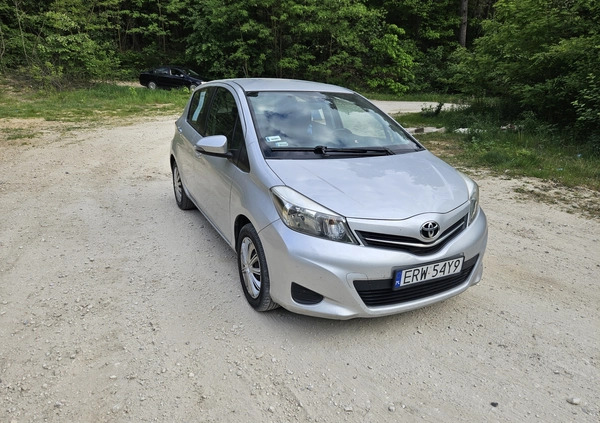 Toyota Yaris cena 19900 przebieg: 204000, rok produkcji 2012 z Przemyśl małe 67